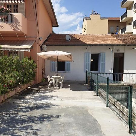 Calme Et Tranquillite Et Un Soupir Vila Menton Exterior foto