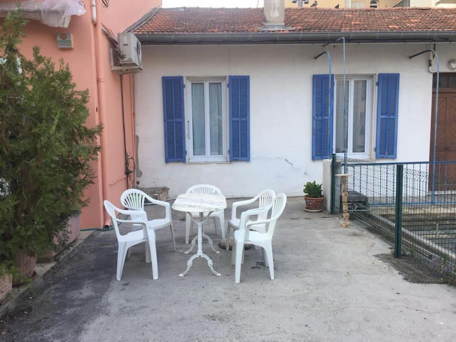 Calme Et Tranquillite Et Un Soupir Vila Menton Exterior foto
